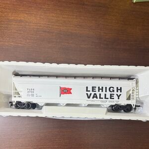 AHM Lehigh Valley HO Scale Center Flow Covered Hopper Train Car (New)
